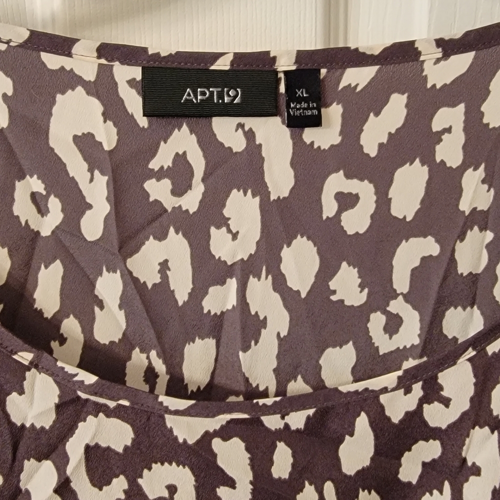 Leopard Design Top - Picture 2 of 6